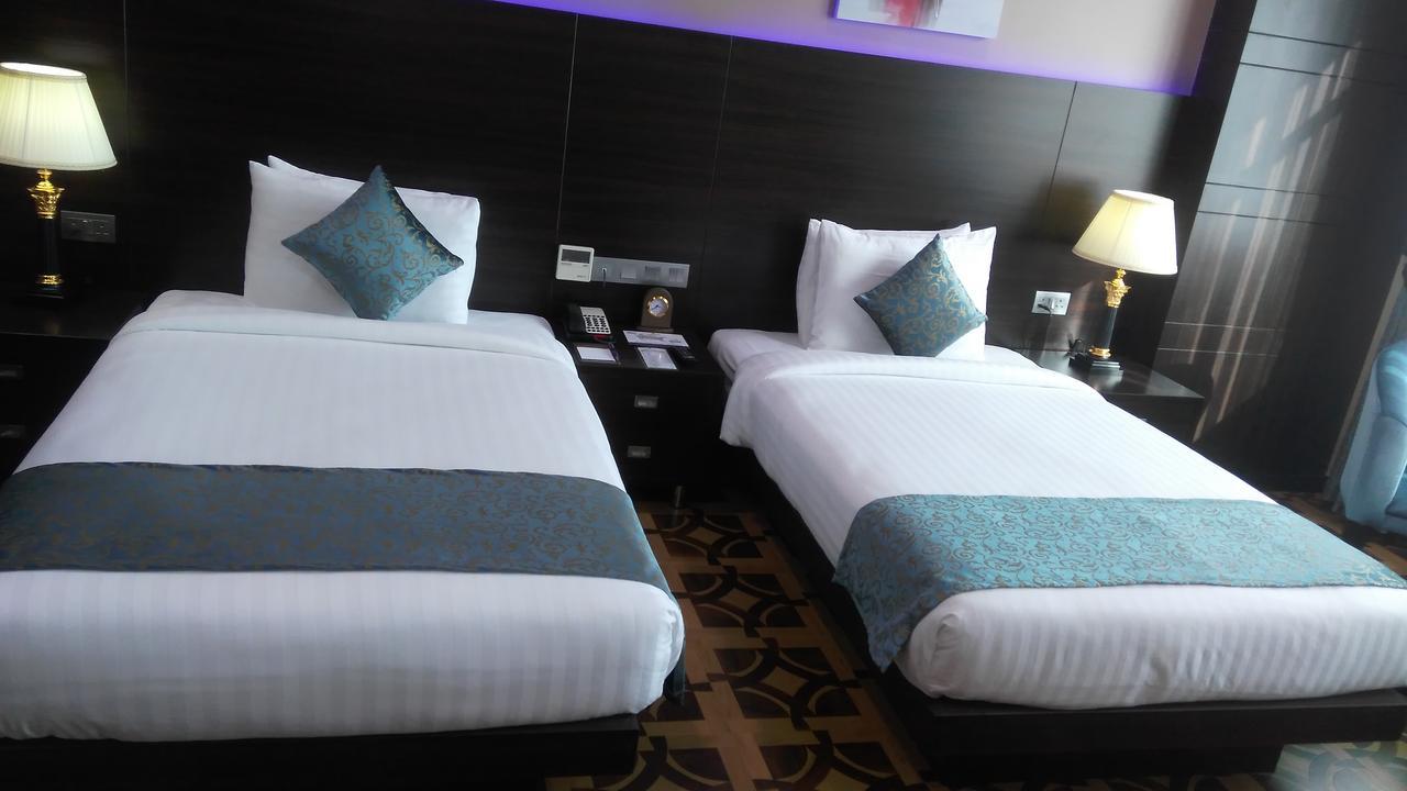 Park Regis Lotus Hotel Манама Екстер'єр фото